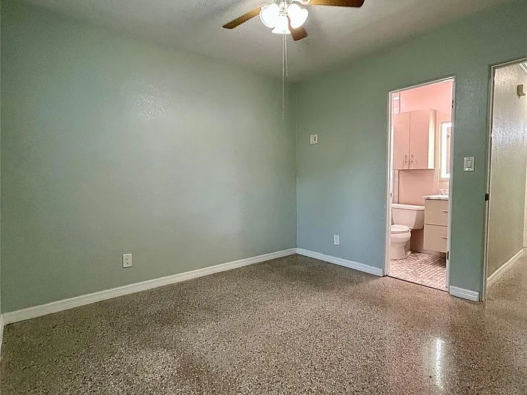 5950 NE 6th Ave — Photo 19