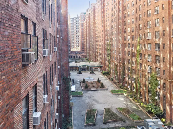 470 West 24th Street 6A image 13 of 13