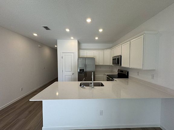 4th image of 583 Holly Lakes Dr