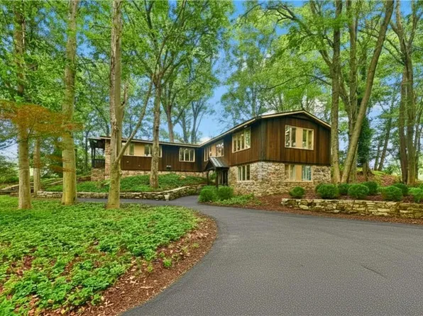 1657 Linden Oaks Ln, Bethlehem, PA 18015