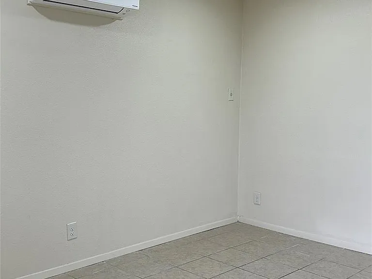 1231 N Lbj Dr #9 — Photo 2