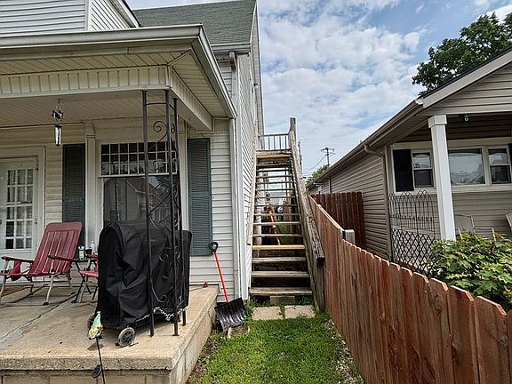 2nd image of 208 Town St #B