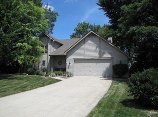 10024 Crown Point Dr, Fort Wayne, IN 46804
