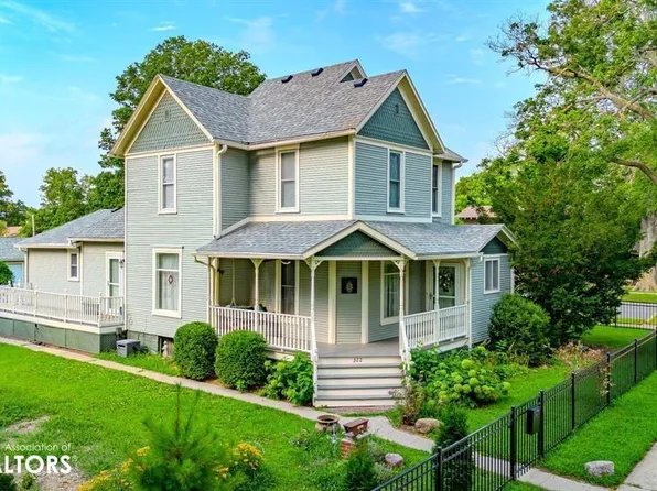 322 W Washington St, Winterset, IA 50273