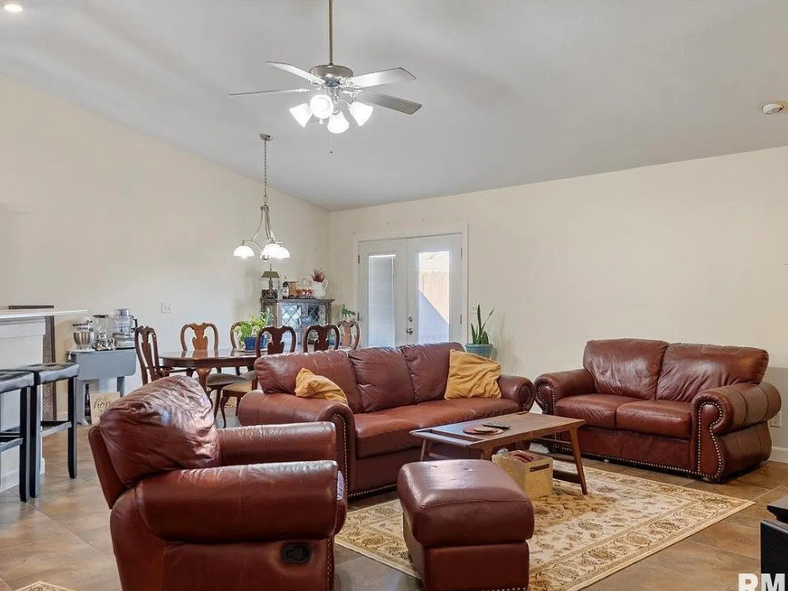 3 bed, 1440 sqft, $2,250 — Photo 2