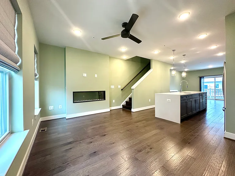 1009 Rockwell Ave — Photo 13