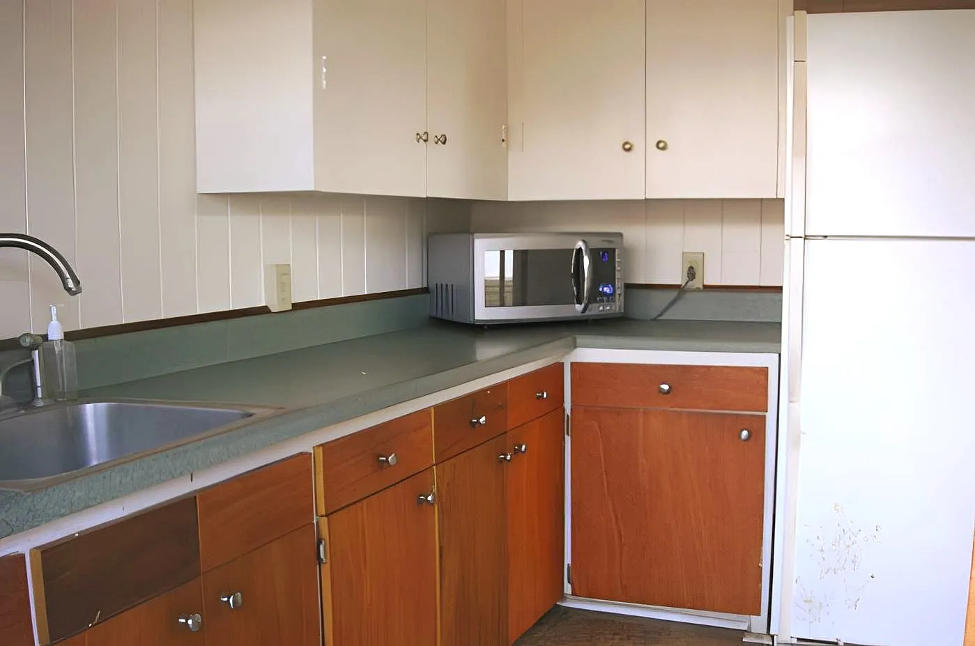 2 Bedroom / 1 Bath Single Family House — Photo 3