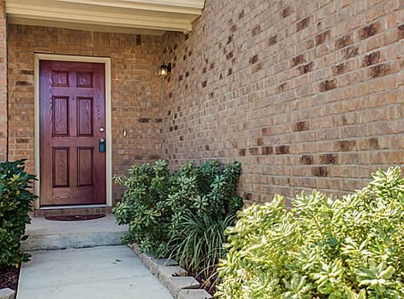 4th image of 438 Eisenhower Ln