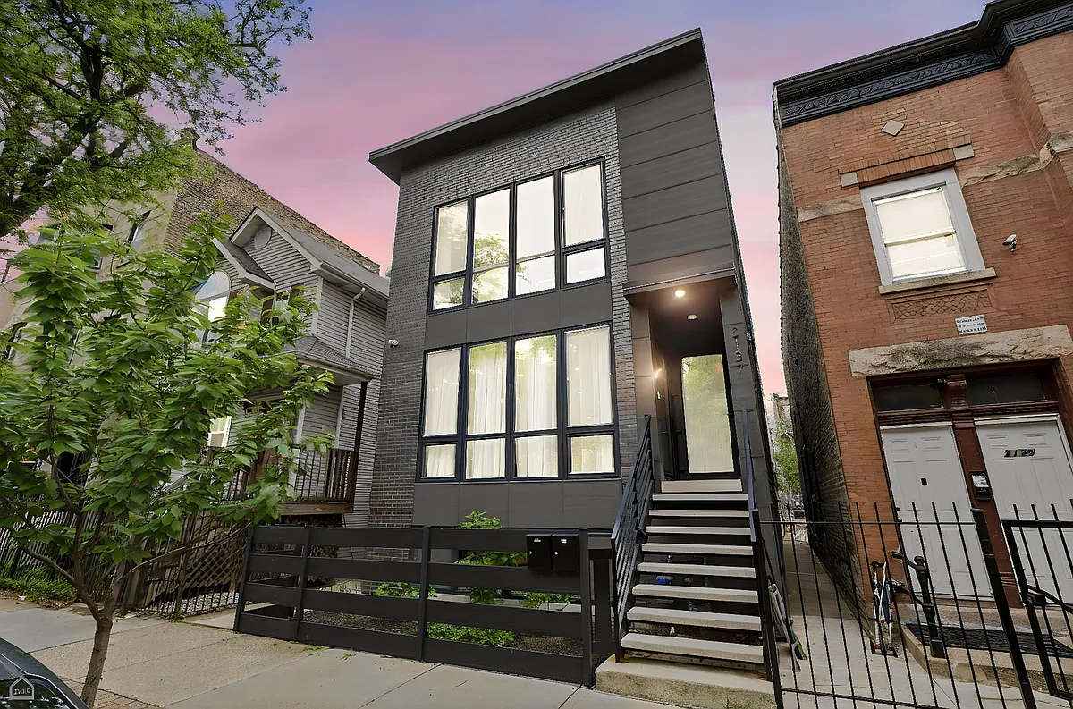 Building Photo - 2137 W Ohio St #1