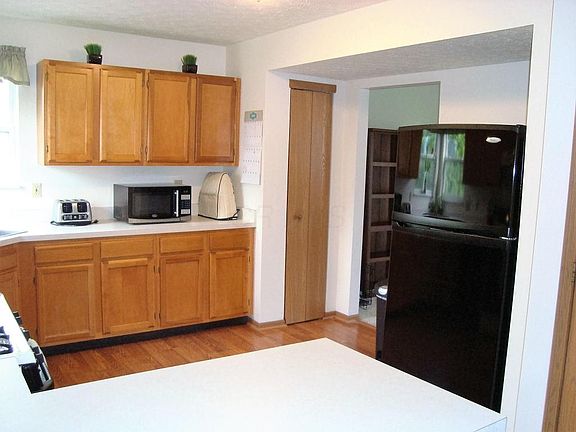 4th image of 4970 Baycroft Dr