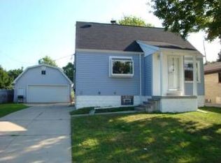 21614 Trombly St, Saint Clair Shores, MI
