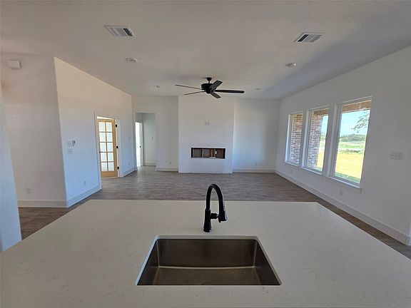 4th image of 128 Cattleman Dr
