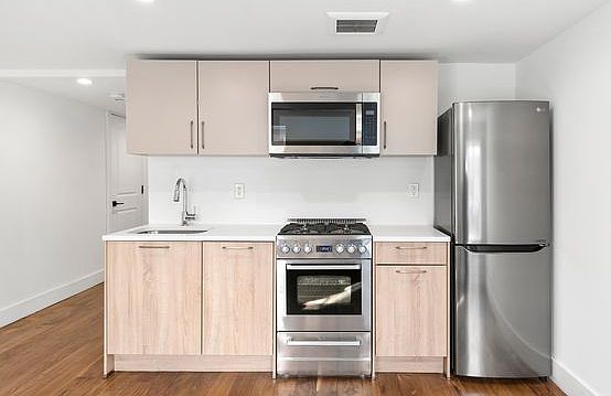 1st image of 207A Halsey St #1