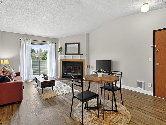 3rd image of 11044 SW Greenburg Rd APT 321