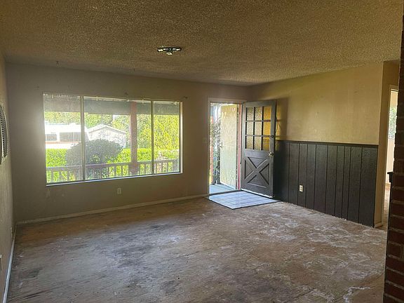 3rd image of 821 Locust St