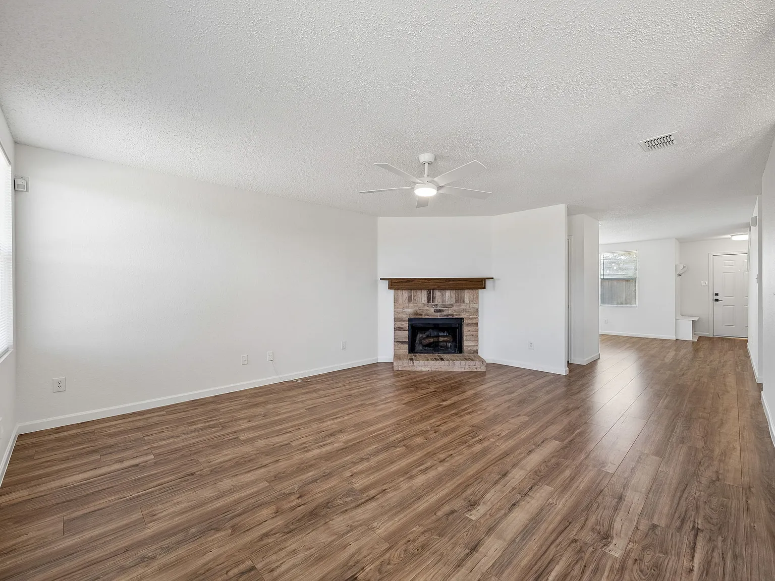 4 bed, 2569 sqft, $2,750 — Photo 3