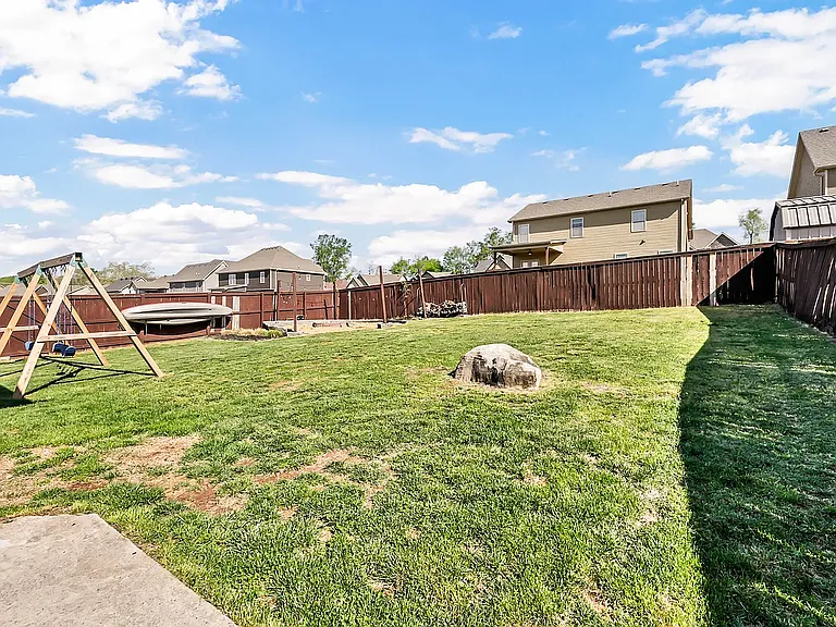 109 Easton Dr — Photo 35