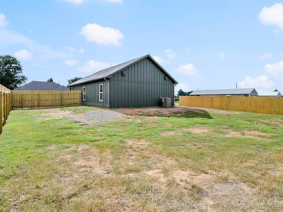 3rd image of 51 Aspen Cir