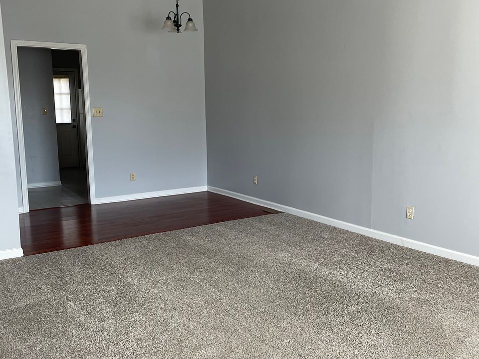 1st image of 107 Stratford Ct #107