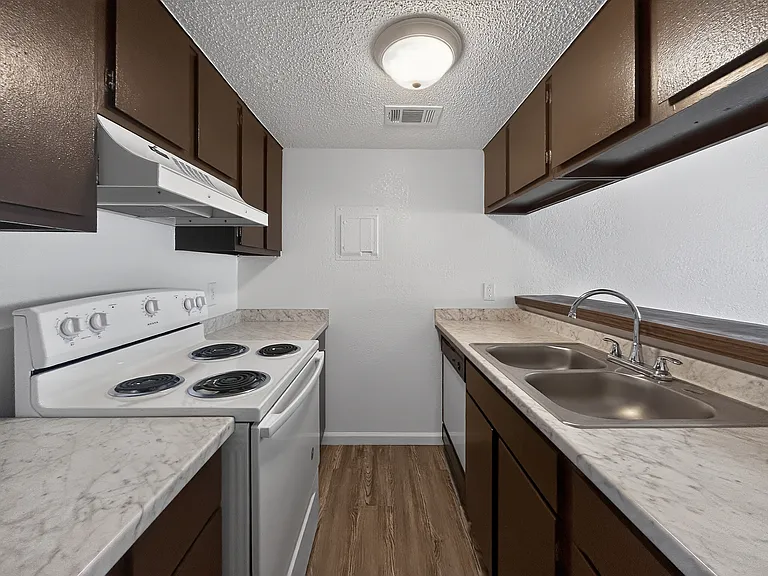 Quail Run Apartments — Photo 13