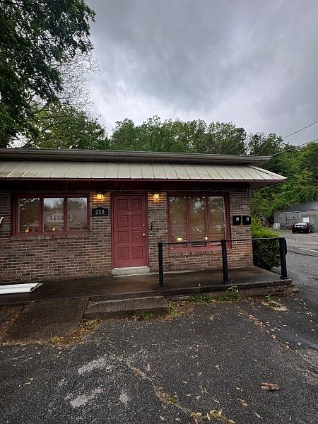 1st image of 210 E Main St
