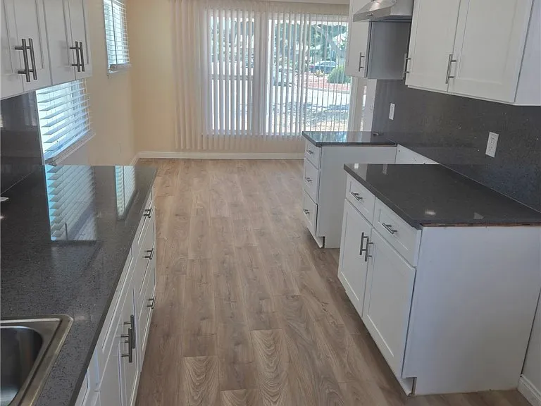 929 E Barbara Ave — Photo 5