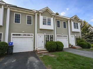 11 Maple Ave, Upton, MA 01568