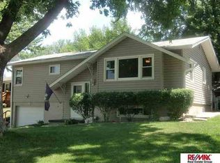 6707 S 49th St, Omaha, NE 68117