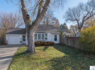825 Carney Ave, Mankato, MN 56001