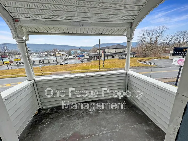 1314 W 4th St #10 — Photo 6