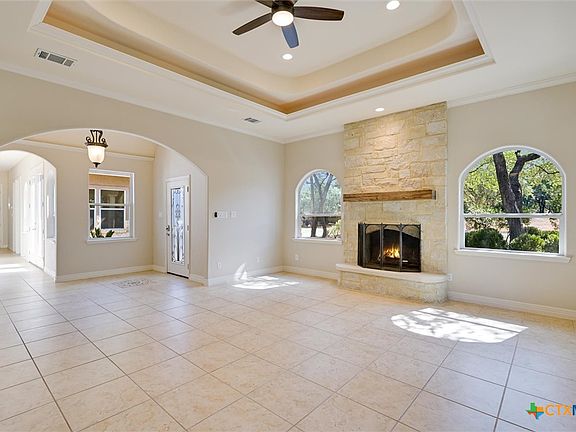 3rd image of 34 Wood Glen Dr