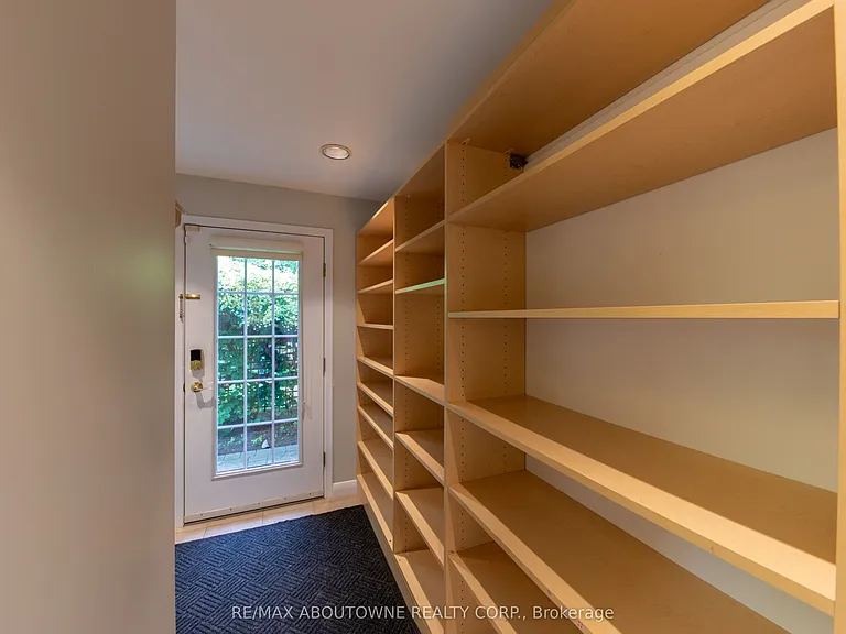1290 Braeside Dr — Photo 16