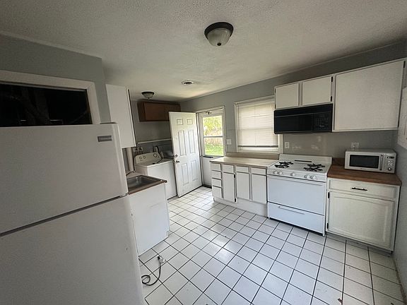 3rd image of 1309 Springland Ave