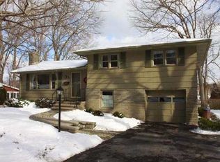 90 Wendover Rd, Rochester, NY 14610