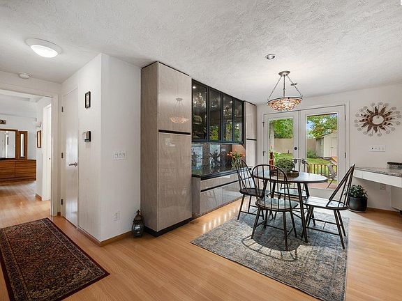 5th image of 2142 Hoxie Ave