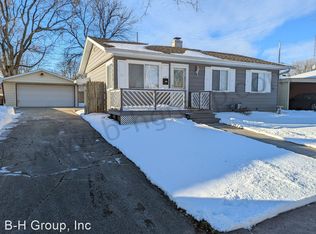 8618 15th Ave, Kenosha, WI 53143