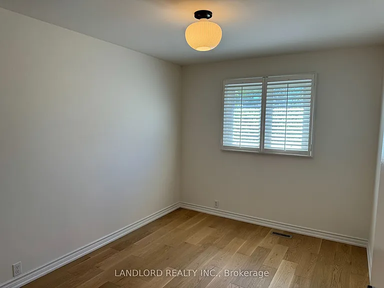19 Vanessa Rd — Photo 23