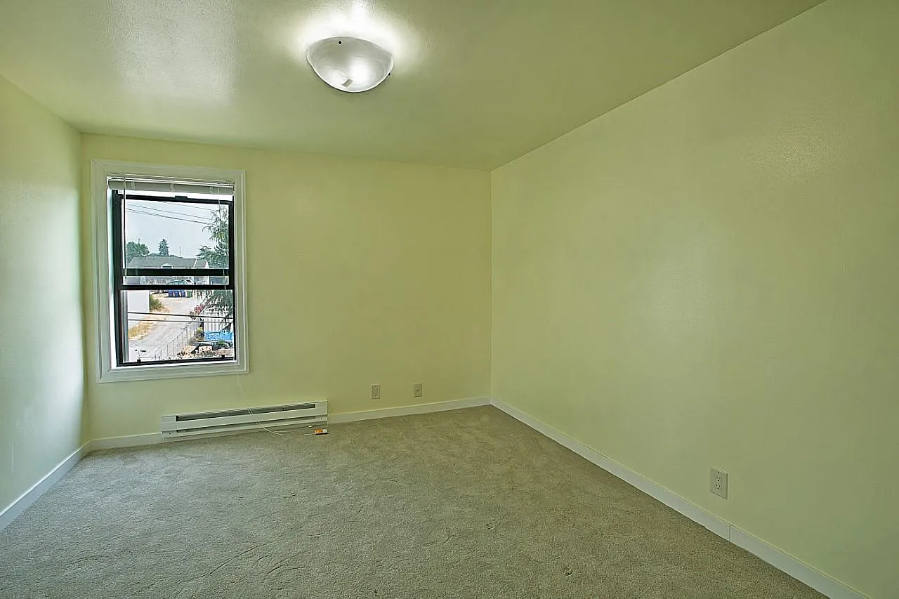 10347 Midvale Avenue N — Photo 4