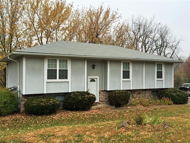 1st image of 802 S Woodbine Rd