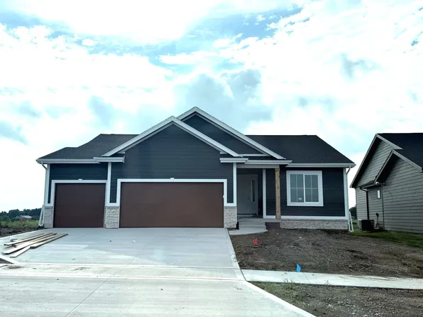 3193 Marigold Cir, Pella, IA 50219
