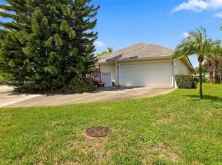 173 Orange Tree Dr, Atlantis, FL 33462