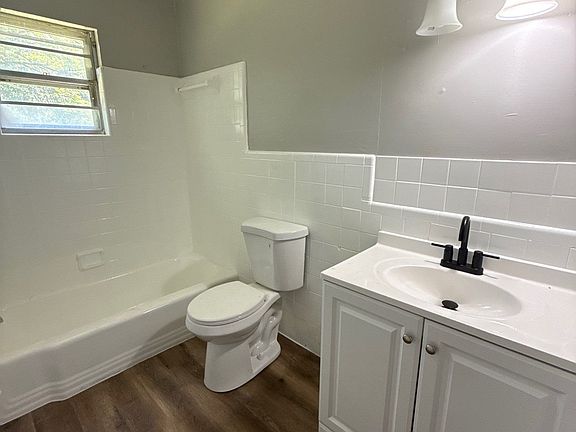 4th image of 306 Poplar St