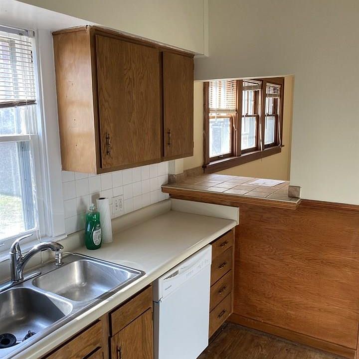 1st image of 3519 Davenport St