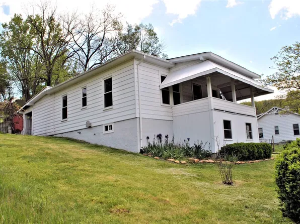 323 S Jefferson Ave, Pulaski, VA 24301