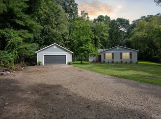 1720 W Commerce Rd, Milford, MI 48380