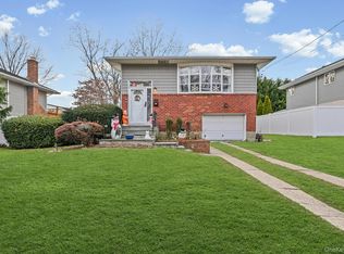 149 Crestwood Boulevard, Farmingdale, NY 11735