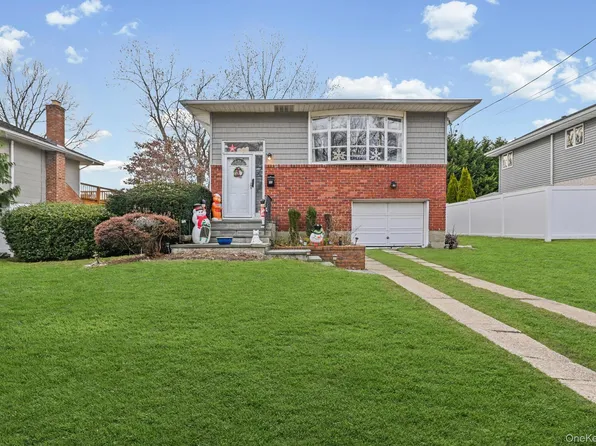 149 Crestwood Boulevard, Farmingdale, NY 11735