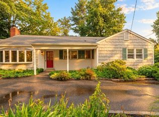 75 Cove Rd, Huntington, NY 11743