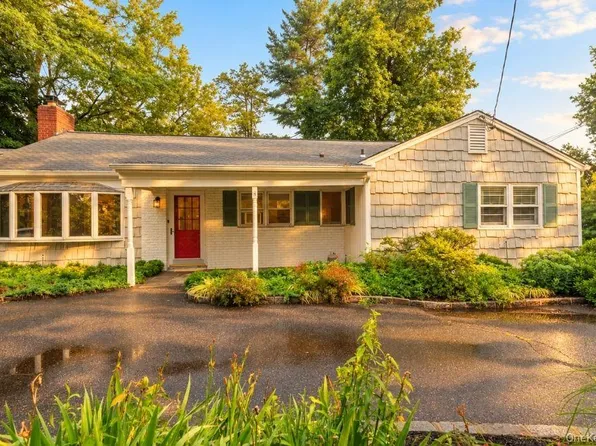 75 Cove Road, Huntington, NY 11743