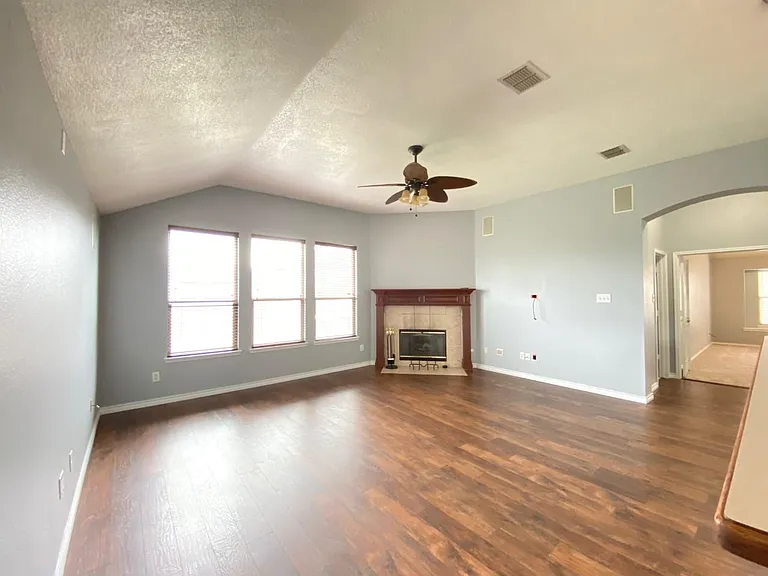1328 Falcon Holw — Photo 9